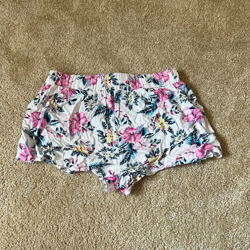 Youth Medium Flowered shorts